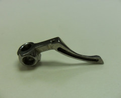 Петлитель правый